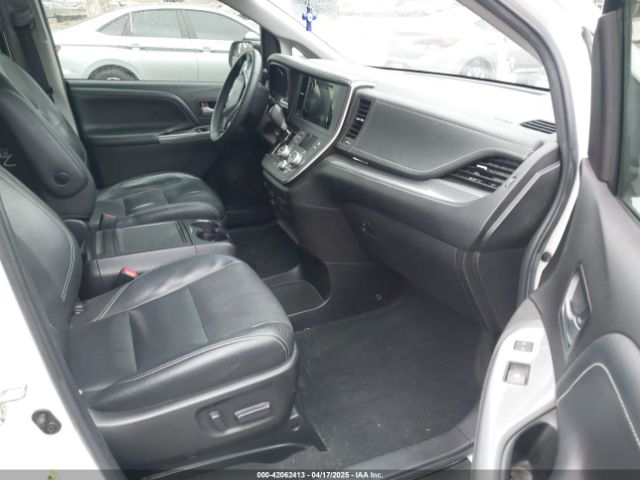 5TDXZ3DC8HS787136 Toyota Sienna Se 8 Passenger