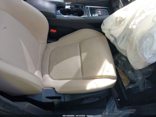 SADCJ2BV4HA090259 Jaguar F-pace 35t Premium