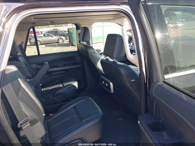 1FMJU1JT7NEA28536 Ford Expedition Xlt