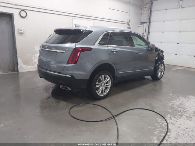2021 CADILLAC XT5 1GYKNBR42MZ165944 Photo 3