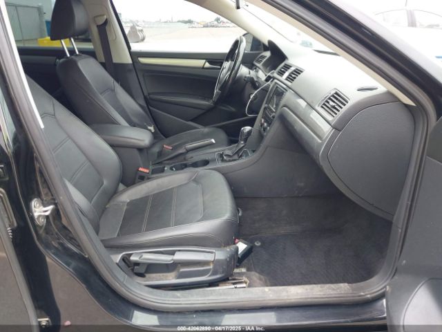 1VWAT7A37FC052050 Volkswagen Passat 1.8t Wolfsburg Edition