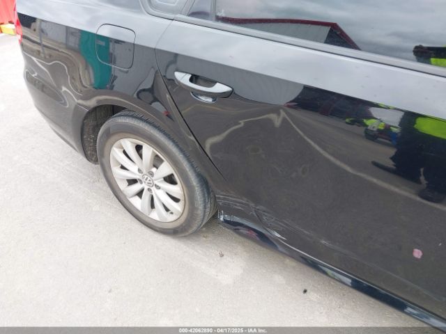 1VWAT7A37FC052050 Volkswagen Passat 1.8t Wolfsburg Edition