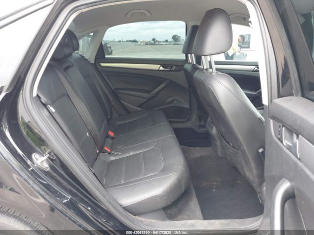 1VWAT7A37FC052050 Volkswagen Passat 1.8t Wolfsburg Edition