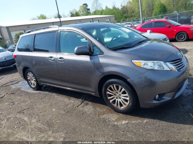 5TDYK3DC9FS685768 Toyota Sienna Xle 8 Passenger