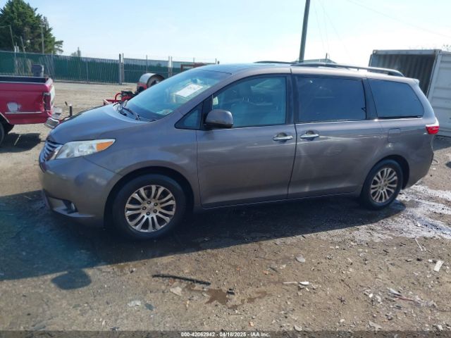 5TDYK3DC9FS685768 Toyota Sienna Xle 8 Passenger