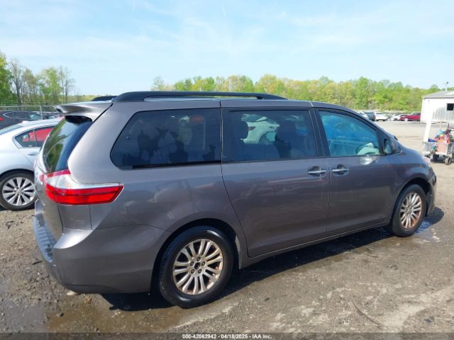 5TDYK3DC9FS685768 Toyota Sienna Xle 8 Passenger