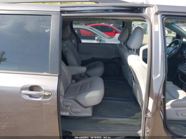 5TDYK3DC9FS685768 Toyota Sienna Xle 8 Passenger