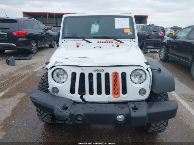 1C4BJWDG8FL640934 Jeep Wrangler Unlimited Sport