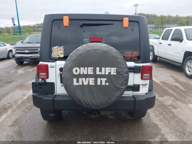 1C4BJWDG8FL640934 Jeep Wrangler Unlimited Sport