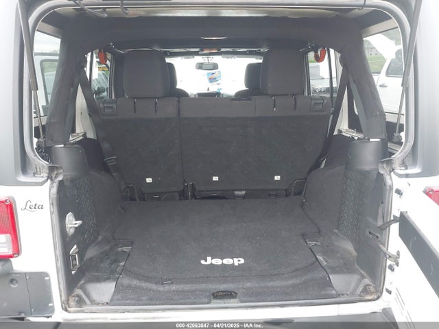 1C4BJWDG8FL640934 Jeep Wrangler Unlimited Sport