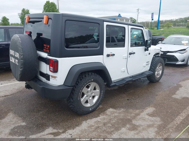 1C4BJWDG8FL640934 Jeep Wrangler Unlimited Sport