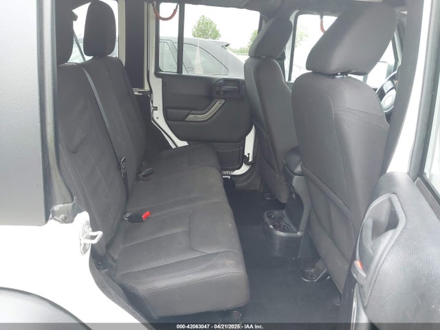 1C4BJWDG8FL640934 Jeep Wrangler Unlimited Sport