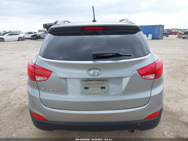 KM8JU3AG8FU055234 Hyundai TUCSON SE