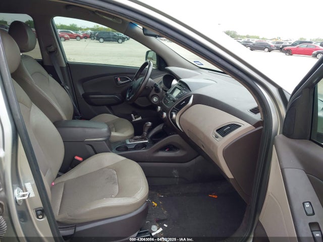 KM8JU3AG8FU055234 Hyundai TUCSON SE