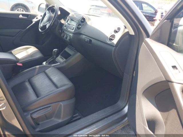 WVGAV3AXXEW569103 Volkswagen TIGUAN SE