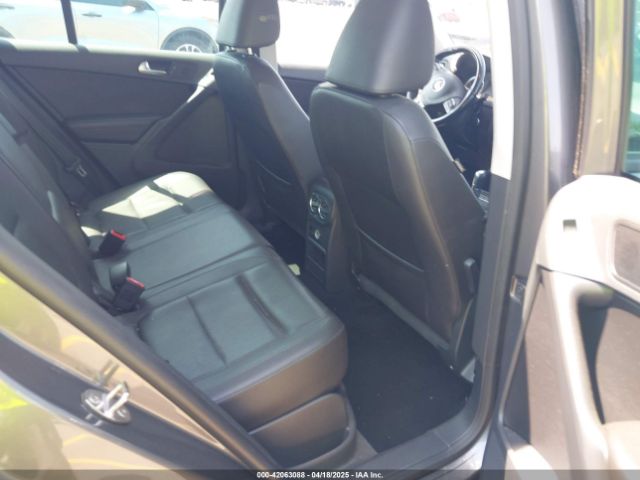 WVGAV3AXXEW569103 Volkswagen TIGUAN SE