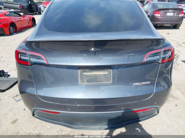 7SAYGDEF1NF508766 Tesla Model Y