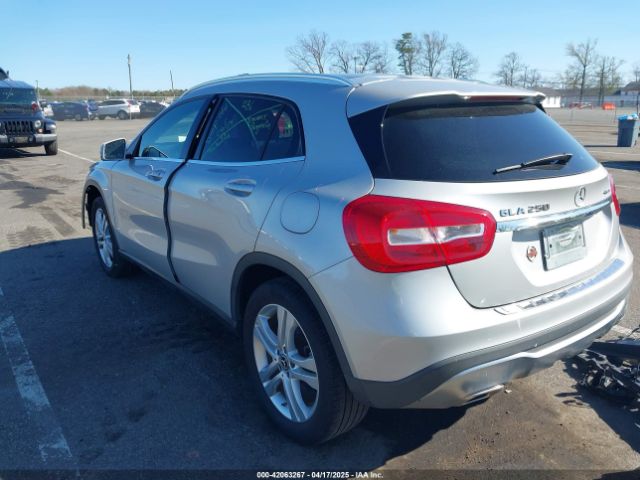 2018 MERCEDES-BENZ GLA 250 WDCTG4GB4JJ479228 Photo 2