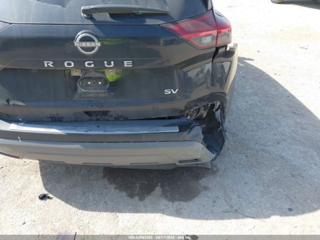 JN8BT3BA8PW005658 Nissan Rogue Sv Fwd