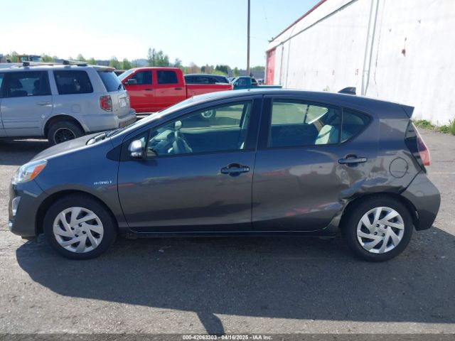 JTDKDTB39F1108433 Toyota Prius C One