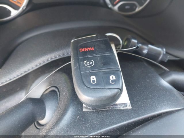 ZACNJAB10LPM09870 Jeep Renegade Latitude Fwd