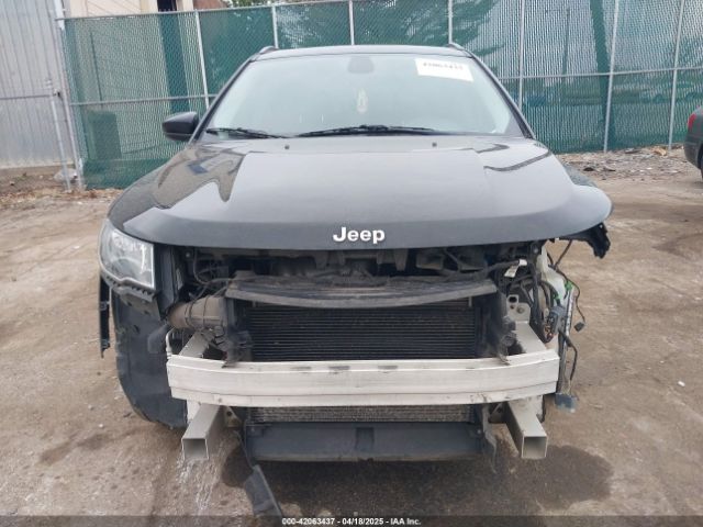 3C4NJCBB7JT285996 Jeep Compass Latitude Fwd