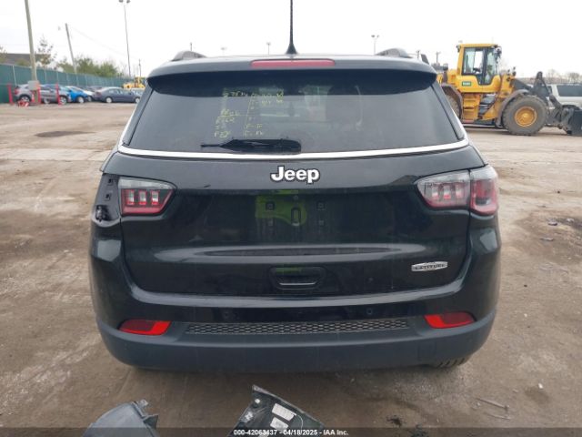3C4NJCBB7JT285996 Jeep Compass Latitude Fwd