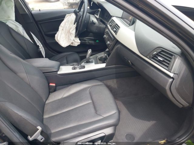 2014 BMW 320I WBA3C3C59EF984070 Photo 4