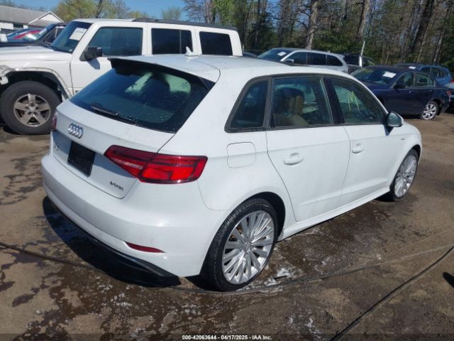 WAUUPBFF8HA052094 Audi A3 E-tron 1.4t Premium