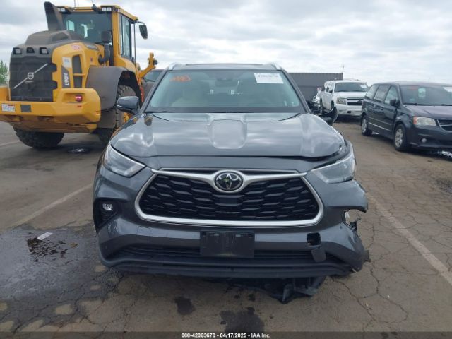 5TDHZRBH2MS065077 Toyota Highlander Xle