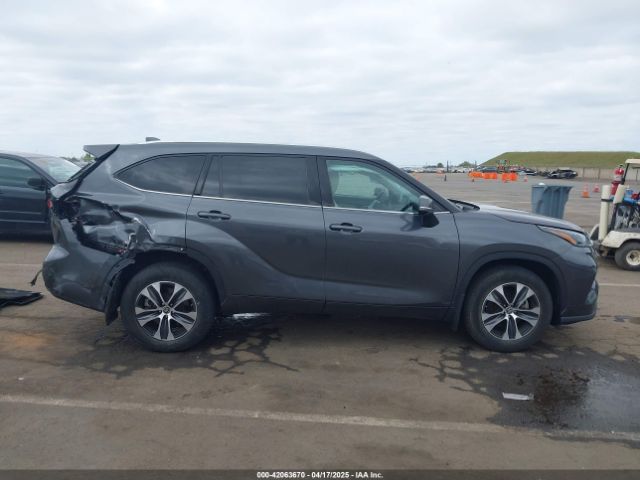 5TDHZRBH2MS065077 Toyota Highlander Xle