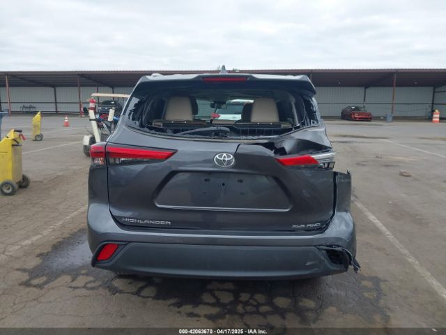 5TDHZRBH2MS065077 Toyota Highlander Xle