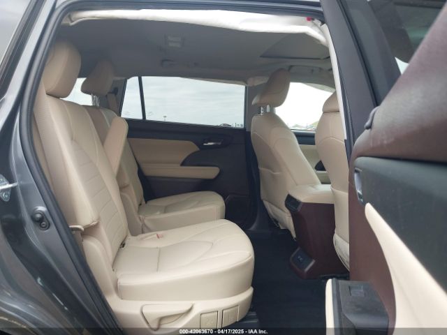 5TDHZRBH2MS065077 Toyota Highlander Xle