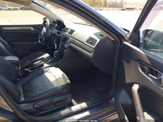 1VWBT7A35GC066325 Volkswagen Passat 1.8t Se