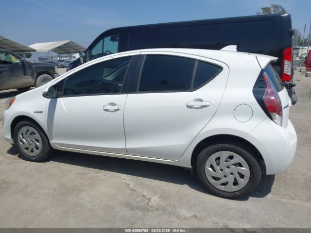 JTDKDTB33G1121440 Toyota Prius C Two