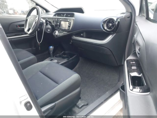 JTDKDTB33G1121440 Toyota Prius C Two