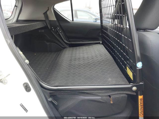 JTDKDTB33J1613019 Toyota Prius C Two