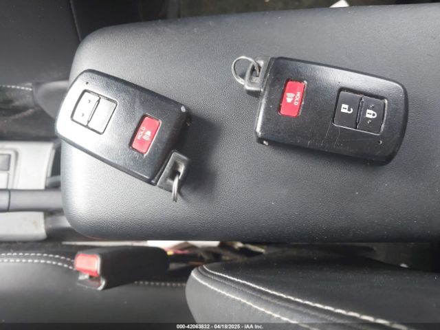 JTDKDTB3XE1065493 Toyota Prius C Four