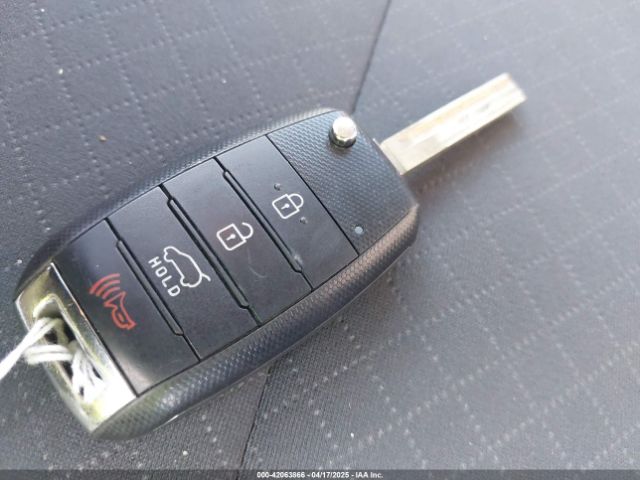 5XYPGDA39KG576807 KIA Sorento 2.4l Lx