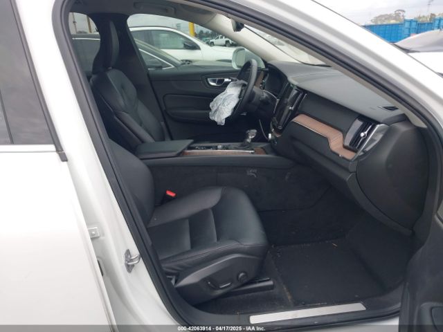 2021 VOLVO XC60 YV4102RK1M1861723 Photo 4