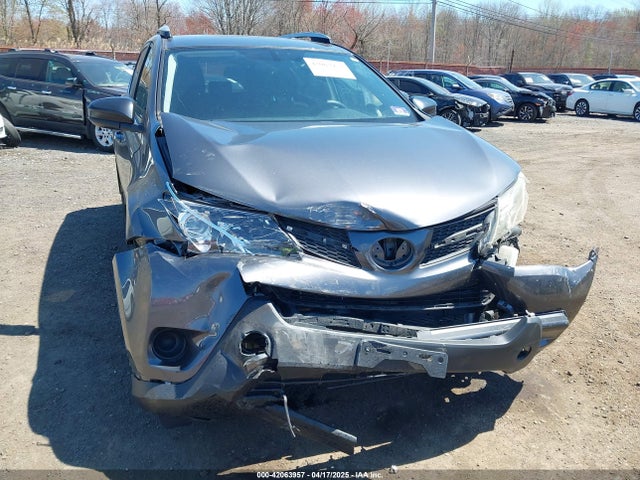 JTMBFREV4FJ037989 Toyota RAV4 LE