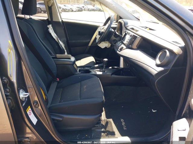 JTMBFREV4FJ037989 Toyota RAV4 LE