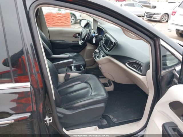 2C4RC1BG5KR651535 Chrysler Pacifica Touring L