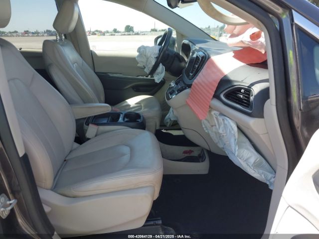 2018 CHRYSLER PACIFICA HYBRID 2C4RC1L71JR129532 Photo 4