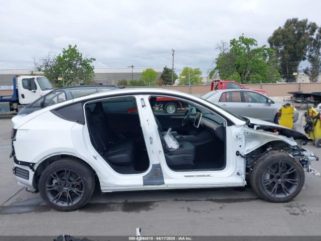 7SAYGDED0SF281614 Tesla Model Y Long Range Dual Motor All-wheel Drive