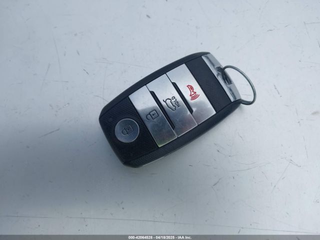 KNDCB3LC1H5101819 KIA NIRO LX