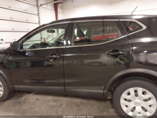 JN1BJ1CR1KW624110 Nissan Rogue Sport S