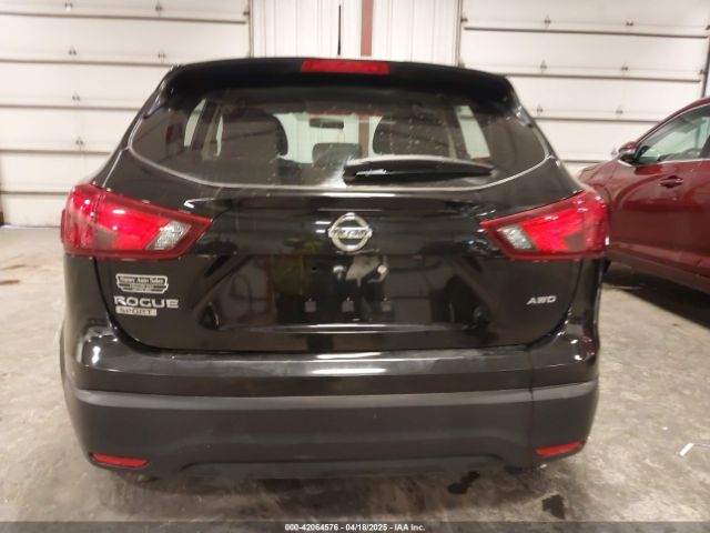 JN1BJ1CR1KW624110 Nissan Rogue Sport S