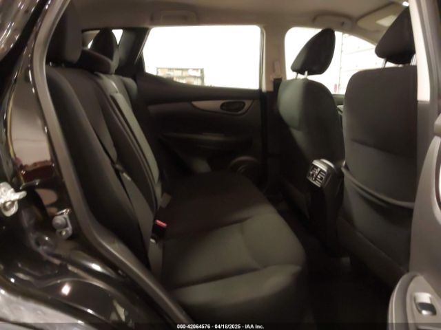 JN1BJ1CR1KW624110 Nissan Rogue Sport S