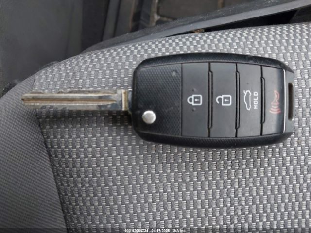 3KPFK4A7XJE277416 KIA FORTE LX